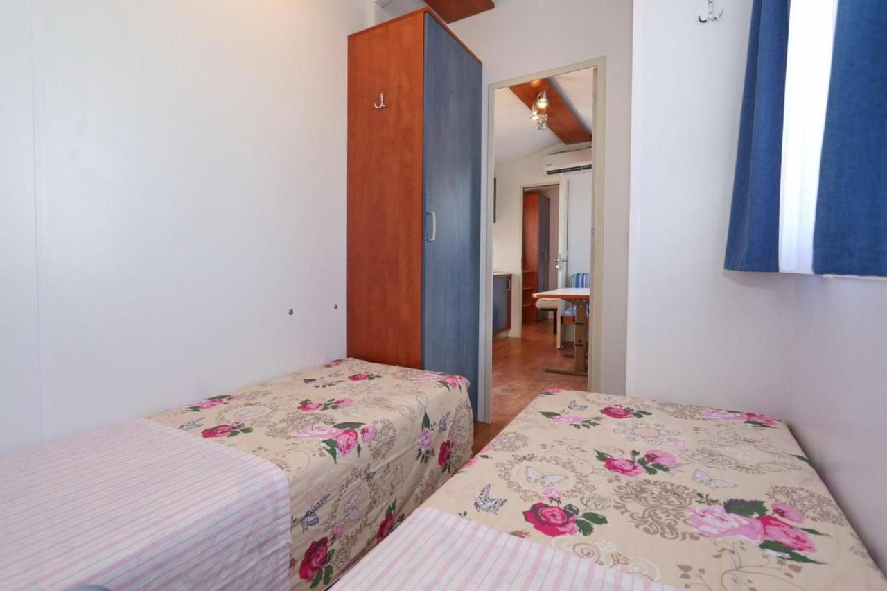 Poolside Mobile Home Turanj Esterno foto