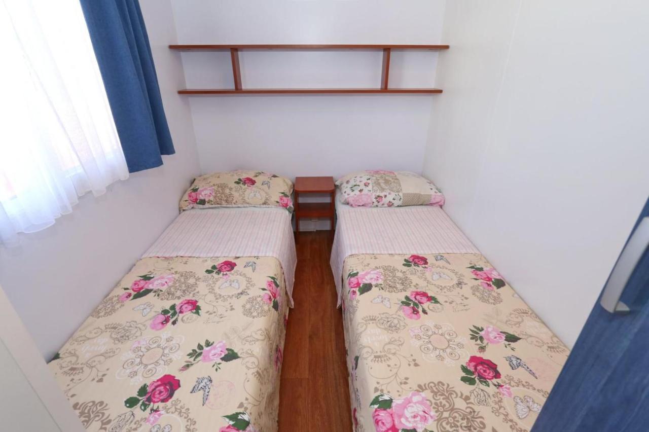 Poolside Mobile Home Turanj Esterno foto