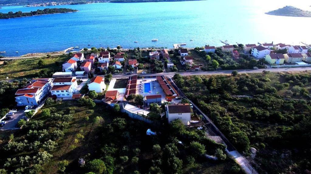 Poolside Mobile Home Turanj Esterno foto