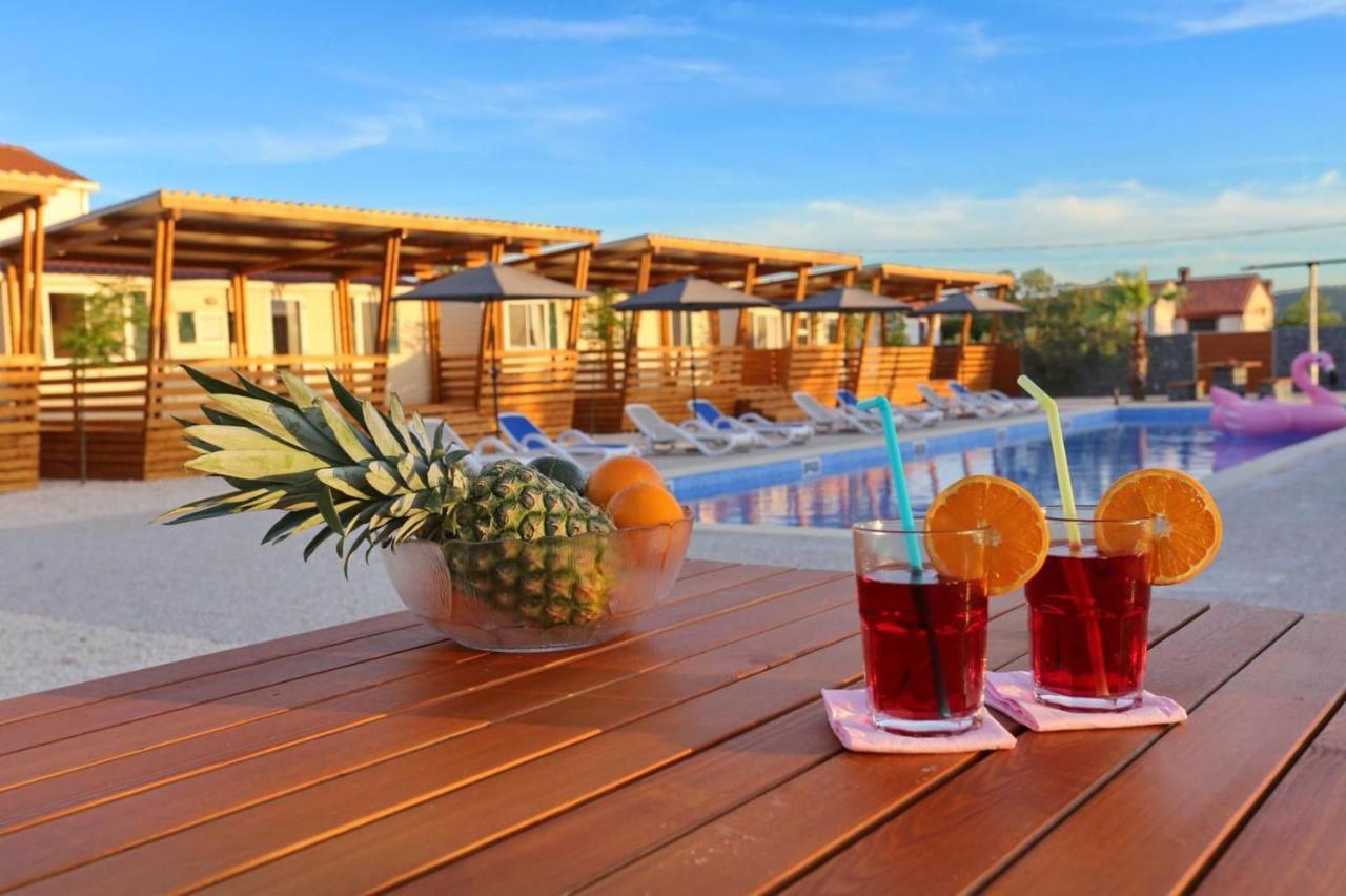 Poolside Mobile Home Turanj Esterno foto